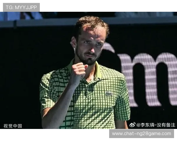 梅德韦杰夫逆转战胜纳达尔,成功晋级2026年澳网四强 梅德韦杰夫逆转战胜纳达尔,成功晋级2026年澳网四强